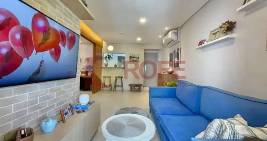 Belíssimo em imóvel, as fotos não conseguem revelar o quão charmoso é esse apartamento.