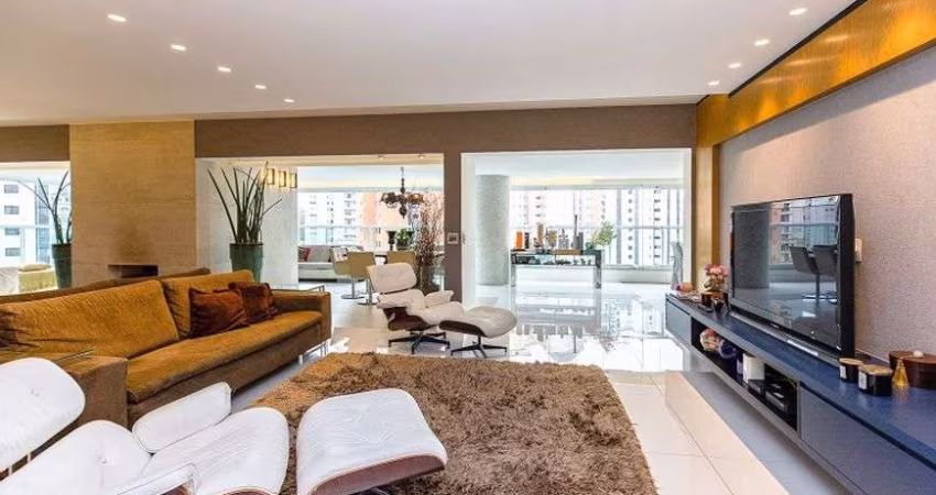 Apto alto padrão c/ 335m2, 4 suites, varanda Gourmet, 4 vagas em Moema
