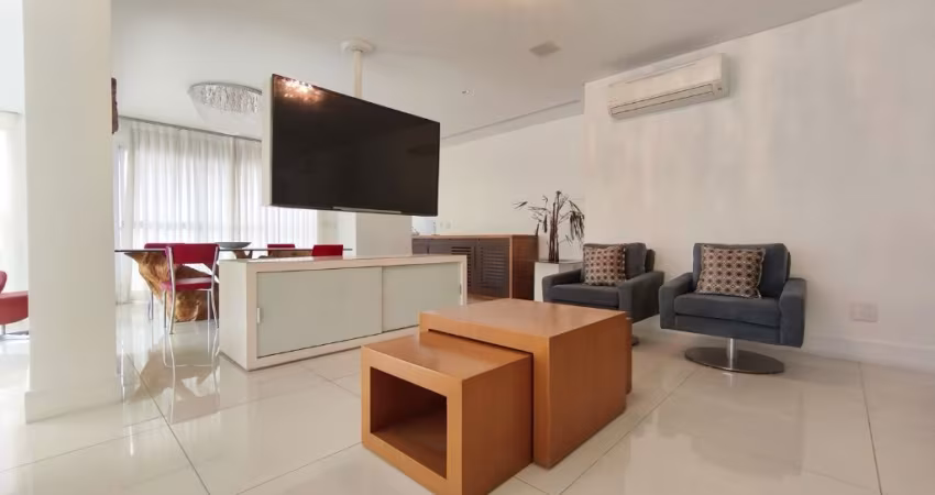 Linda cobertura Triplex, 377m2, 4 dorms, 3 suítes, 6 vgs em Moema, SP