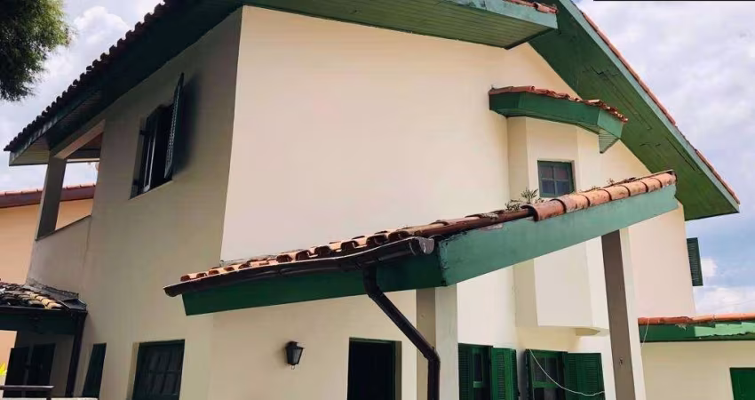 Casa à venda no Condomínio Petit Village em Cotia/SP