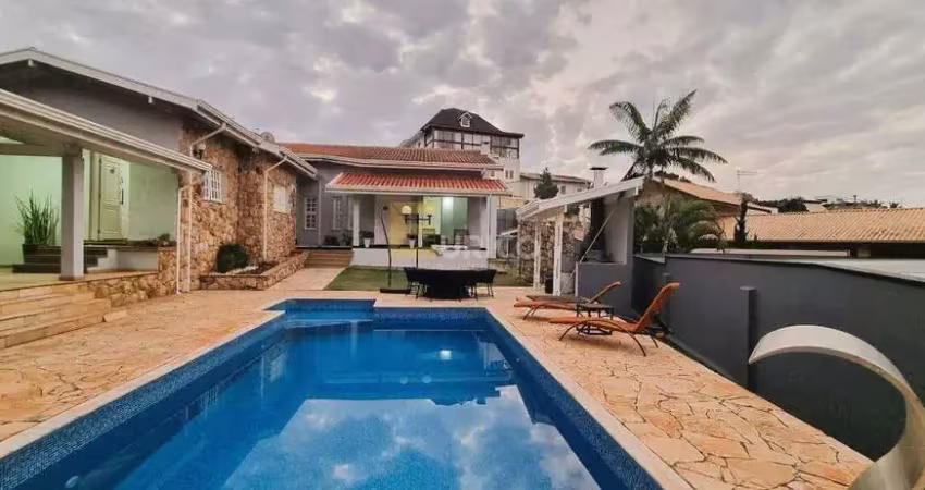 Casa térrea a venda , três quartos sendo uma suíte, piscina no Condomínio Vista Alegre Sede em Vinhedo.