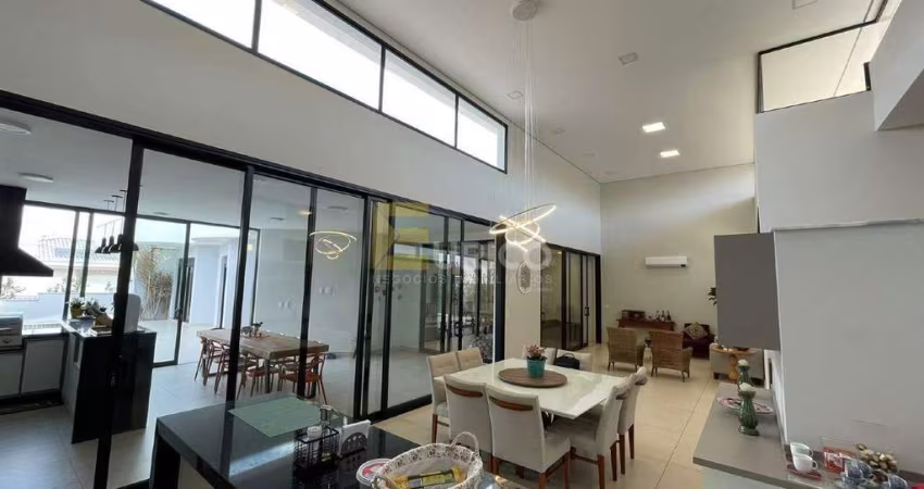 Casa à venda no Condomínio Porto Seguro Village em Valinhos/SP