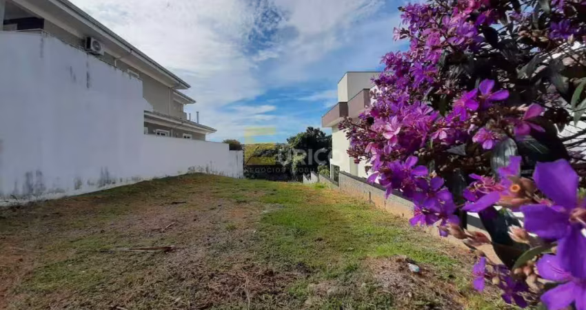 Terreno em condomínio à venda no condomínio bosque dos cambarás em valinhos/sp