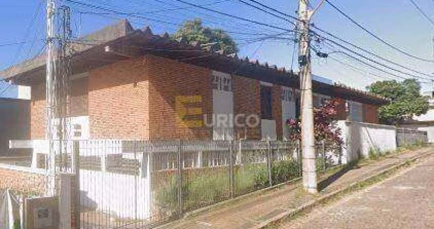 Casa à venda no VILA EMBARÉ em Valinhos/SP