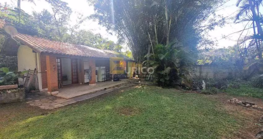 Chácara a venda em terreno declive com edícula, condomínio chácaras do lago