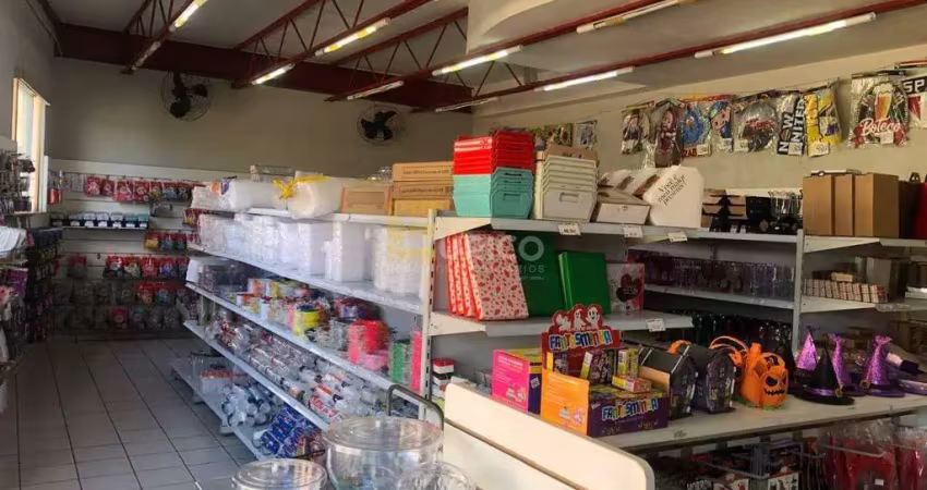 Prédio comercial a venda com loja, estoque e apartamento