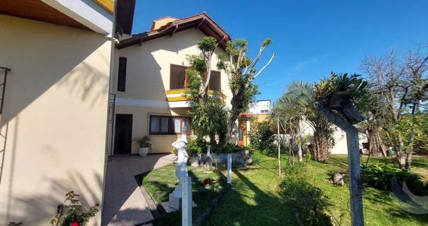 Casa para Venda em Florianópolis, Capoeiras, 5 dormitórios, 2 suítes, 3 banheiros, 2 vagas