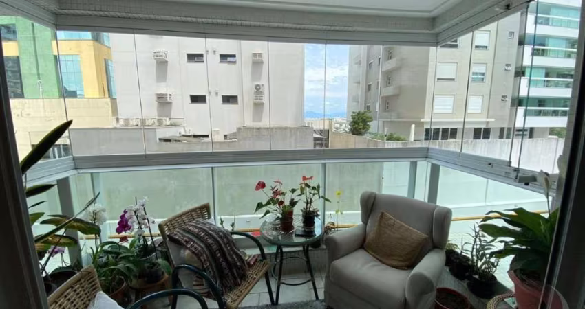 Apartamento para Venda em Florianópolis, Centro, 2 dormitórios, 2 suítes, 4 banheiros, 1 vaga