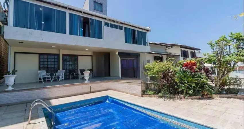 Casa para Venda em Florianópolis, Abraão, 4 dormitórios, 2 suítes, 4 banheiros, 2 vagas