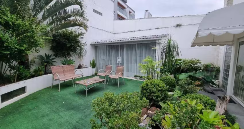 Casa para Venda em Florianópolis, Centro, 3 dormitórios, 1 suíte, 4 banheiros, 2 vagas