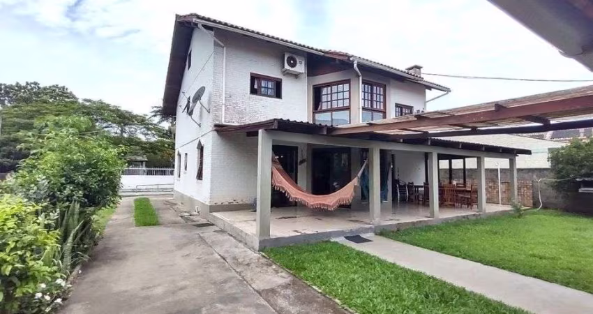 Casa para Venda em Florianópolis, Barra Da Lagoa, 7 dormitórios, 2 suítes, 3 banheiros, 10 vagas