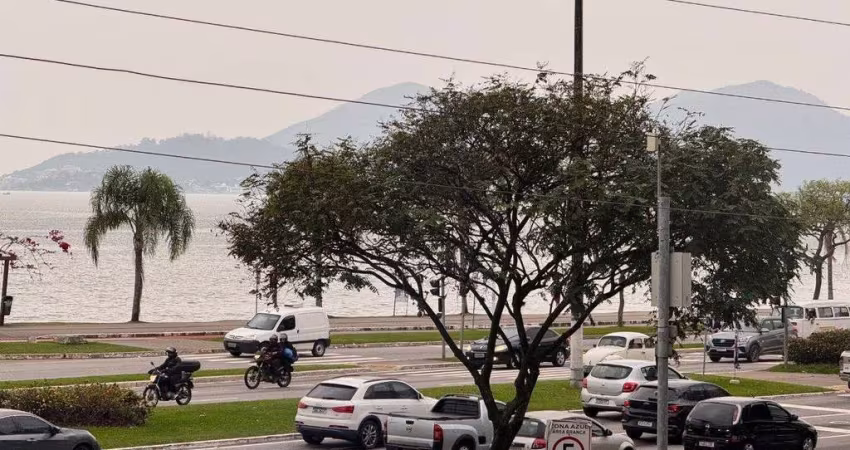 Apartamento para Venda em Florianópolis, Centro, 4 dormitórios, 2 suítes, 6 banheiros, 2 vagas
