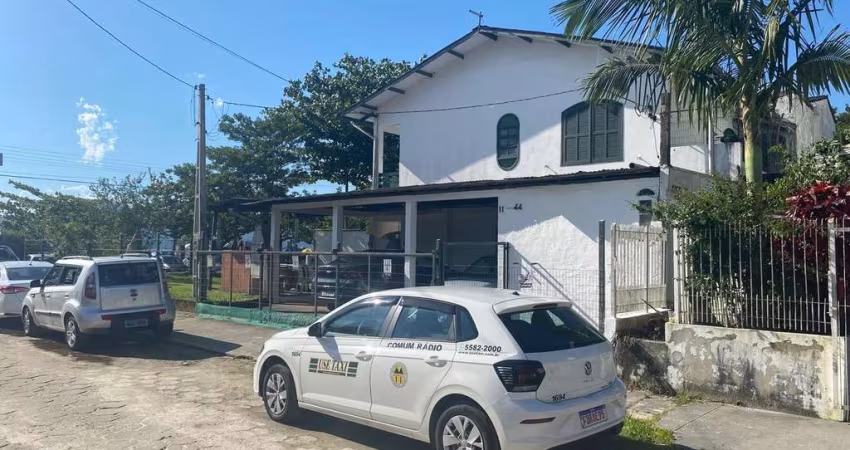 Casa para Venda em Florianópolis, Daniela, 5 dormitórios, 2 suítes, 6 banheiros, 3 vagas