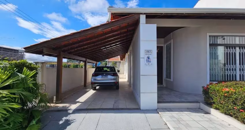 Casa para Venda em Florianópolis, Canto, 3 dormitórios, 1 suíte, 3 banheiros, 3 vagas