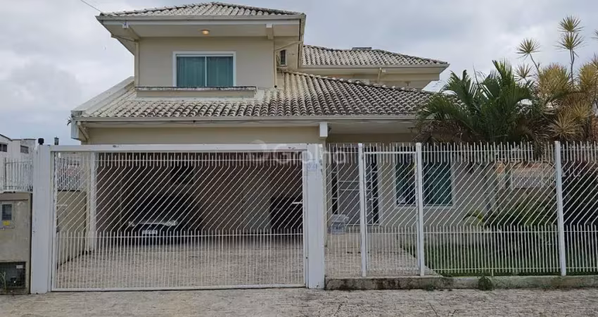 Casa para Venda em Florianópolis, Carianos, 3 dormitórios, 1 suíte, 4 banheiros, 2 vagas