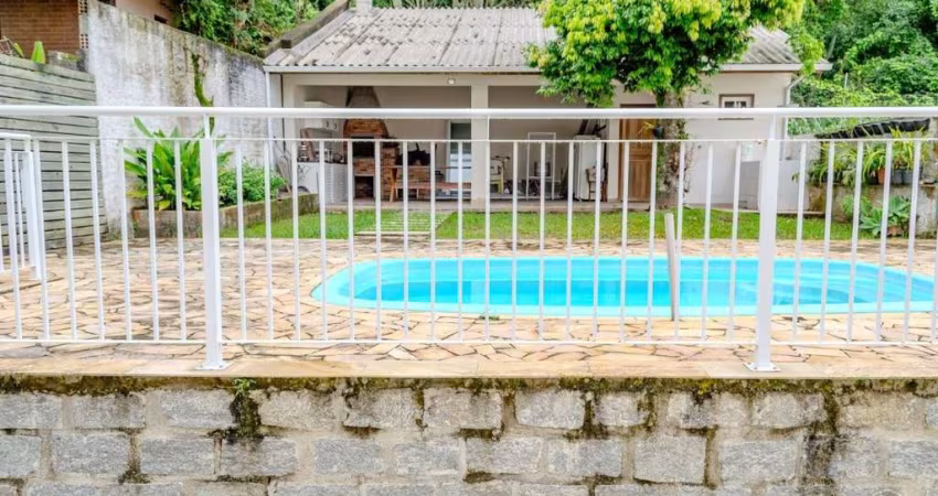 Casa para Venda em Florianópolis, Trindade, 6 dormitórios, 2 suítes, 3 banheiros, 4 vagas
