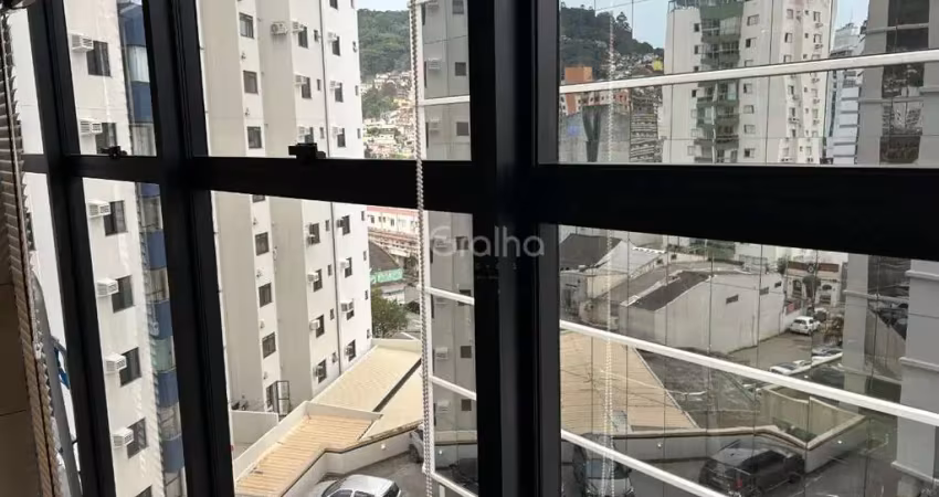 Sala Comercial para Venda em Florianópolis, Centro, 1 banheiro, 4 vagas