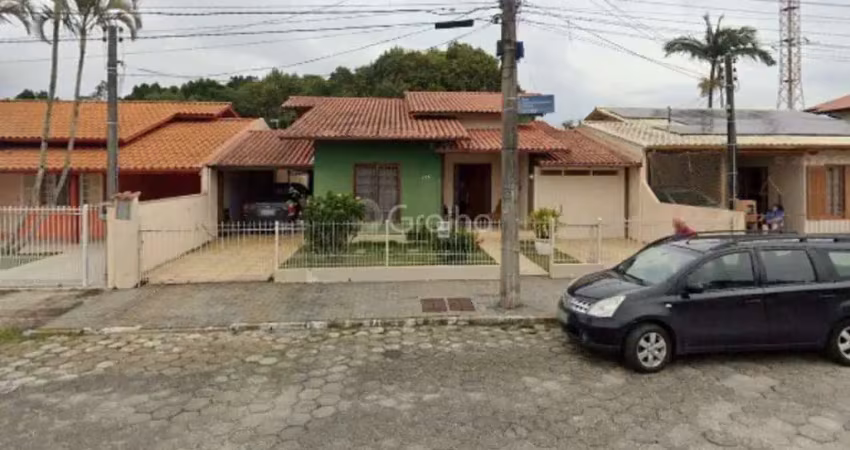 Casa para Venda em Florianópolis, Carianos, 3 dormitórios, 1 suíte, 4 banheiros, 2 vagas