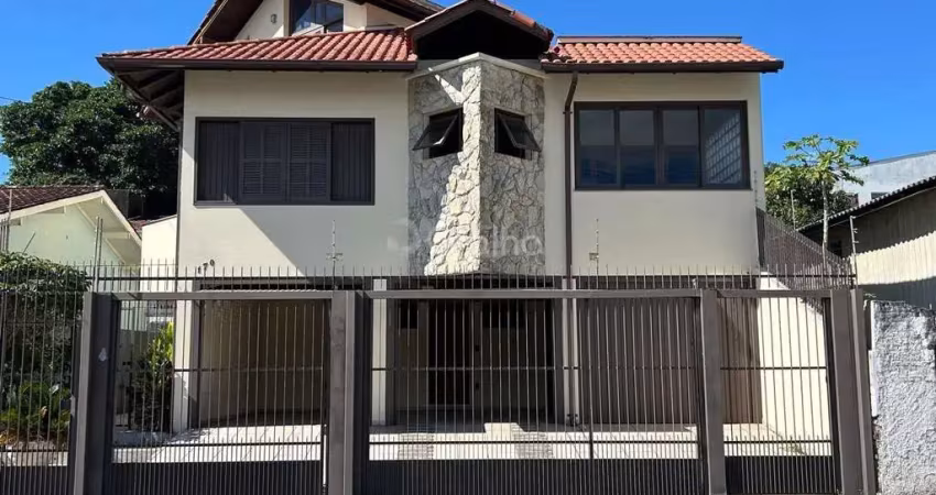 Casa para venda em florianópolis, capoeiras, 4 dormitórios, 1 suíte, 4 banheiros, 4 vagas