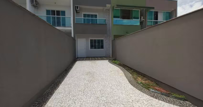 Sobrado para Venda em Camboriú, Santa Regina, 3 dormitórios, 1 suíte, 3 banheiros, 2 vagas
