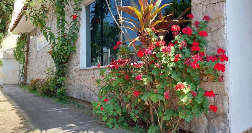 Casa térrea à venda na Vila Yara Comercial ou Residencial. Ótima opção para pet shop, clínica médica ou odontológica.