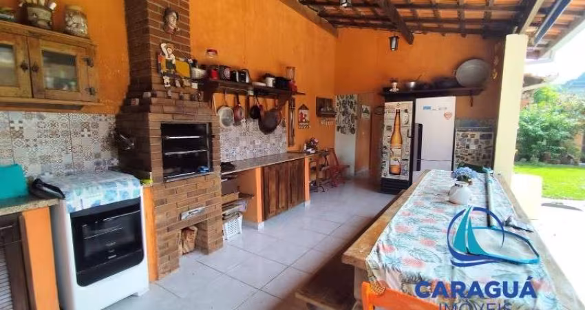 Casa 3 dormitórios, 2 suítes, piscina, 2 vagas, Sumaré - Caraguatatuba - SP