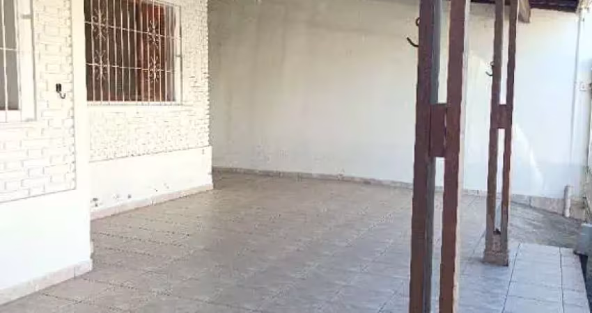 Casa com edícula à venda no Centro, Caraguatatuba