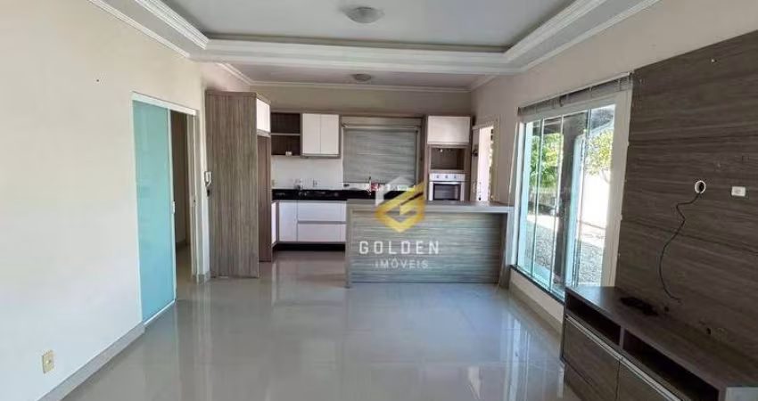 CASA COM EXCELENTE LOCALIZAÇÃO À VENDA!