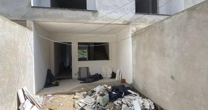 Sobrado com 2 Suítes à venda, 80 m² por R$ 550.000 - Bombas - Bombinhas/SC