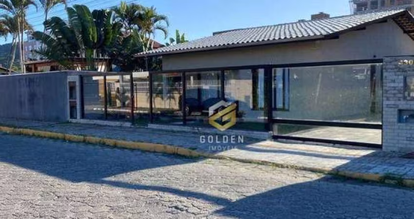 Casa Mobiliada c/Piscina 3 Dormitórios Próx ao Mar à venda, 165 m² por R$ 2.650.000 - Bombas - Bombinhas/SC.
