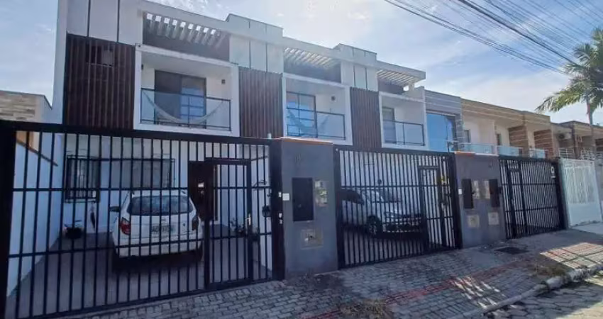 Sobrado em camboriú no bairro santa regina com 03 suítes