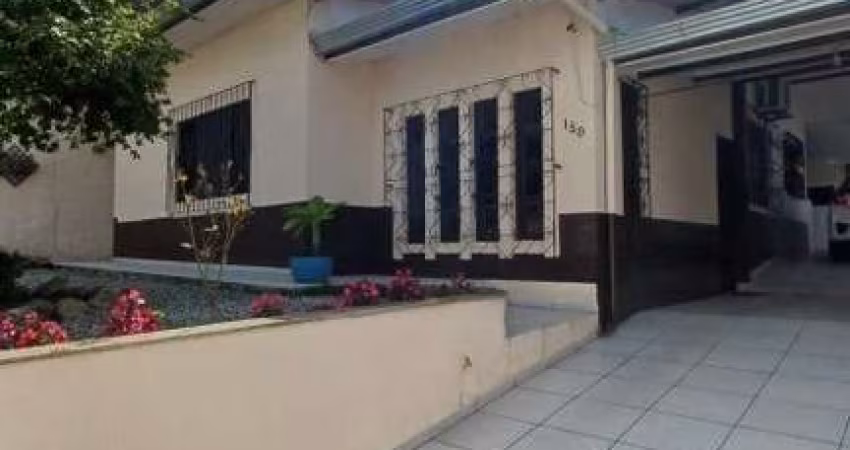 Casa mobiliada no Centro de Camboriú com 03 dormitórios