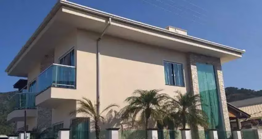 Linda casa alto padrão em balneário camboriú no bairro nova esperança