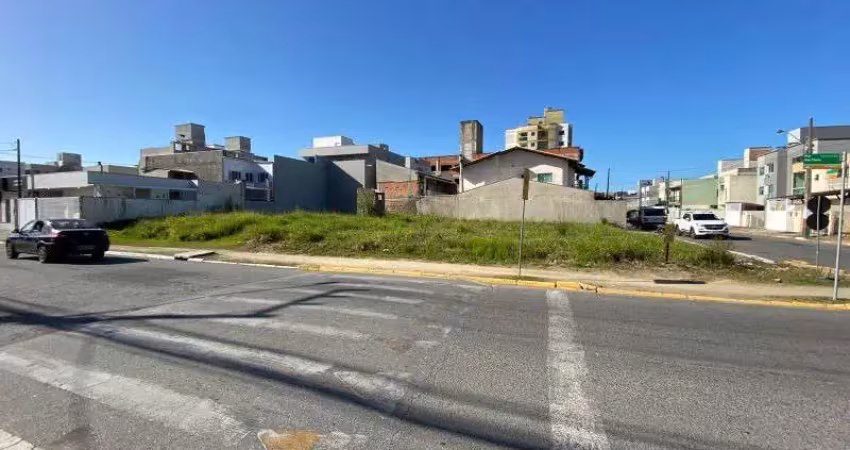 Ótimo terreno em camboriú no bairro santa regina para locação