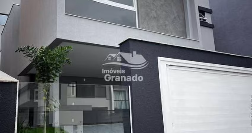 Sobrado à venda, Bairro São Francisco, CAMBORIU - SC com 03 Suítes