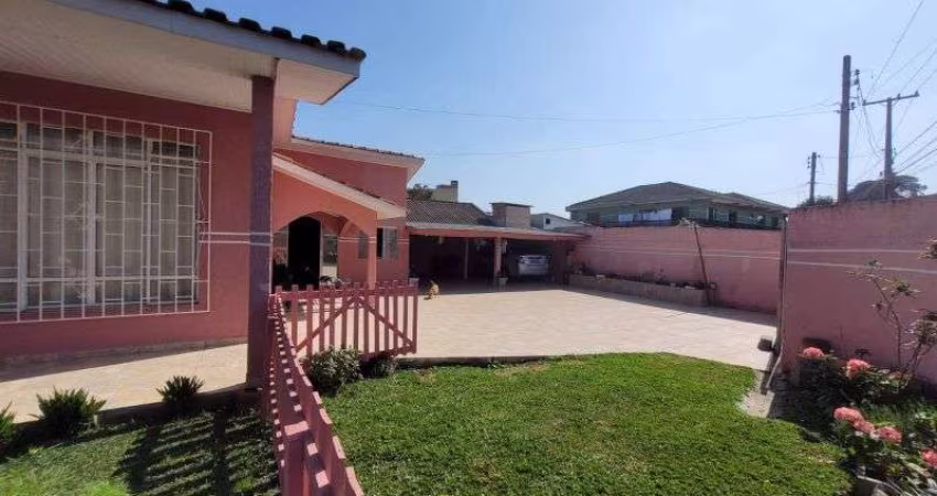 Excelente casa de esquina 3 quartos em São José dos Pinhais, bairro Quissisana.
