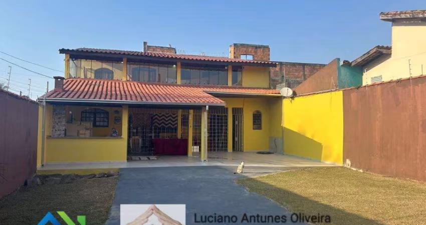 Excelente sobrado de esquina à venda na praia com 3 quartos