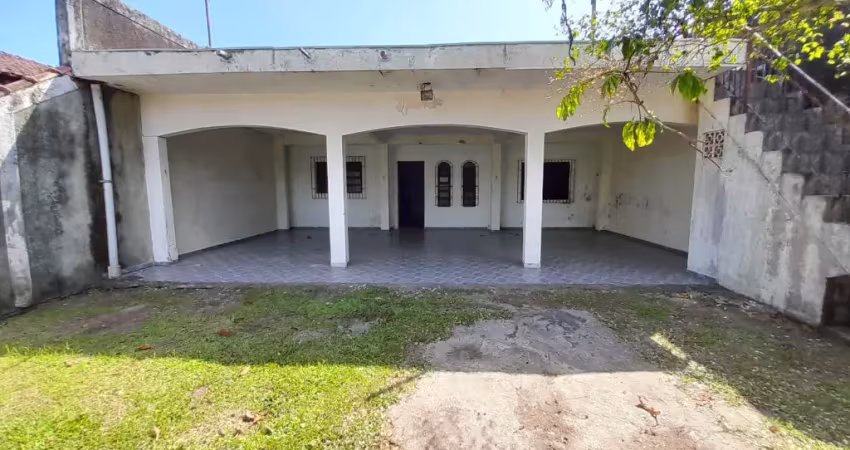 Casa à venda na Rua Alipio Simoes, 250, Savoy II, Itanhaém