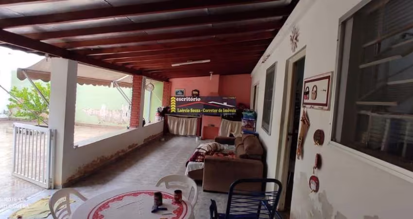 Casa a Venda no bairro Vila São Sebastião, Valinhos / SP - 2 dorms., 1 vaga - R$ 499.900,00