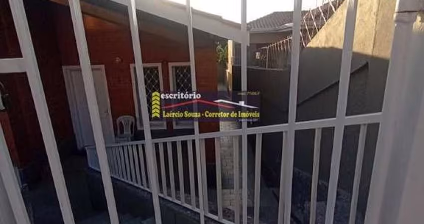 Casa em Valinhos bairro Castelo- 2 dorms, 1 vaga - R$ 2.400,00 IPTU incluso.