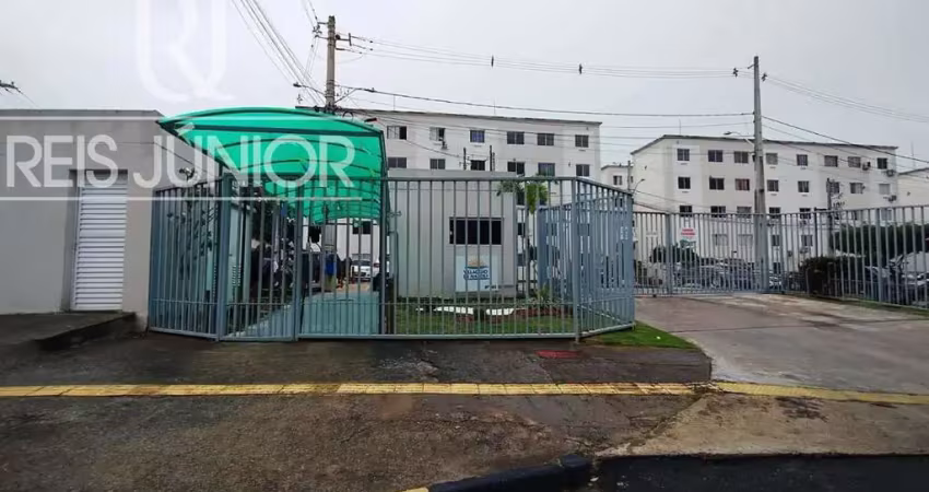 2/4, reformado,  com estrutura de lazer e segurança.