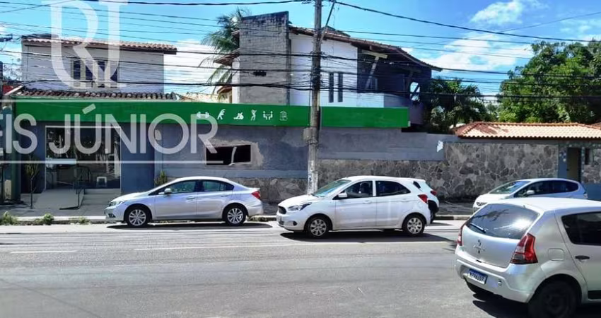 Casa comercial, Av. Praia de Itapoan,  com 657 m² de terreno.