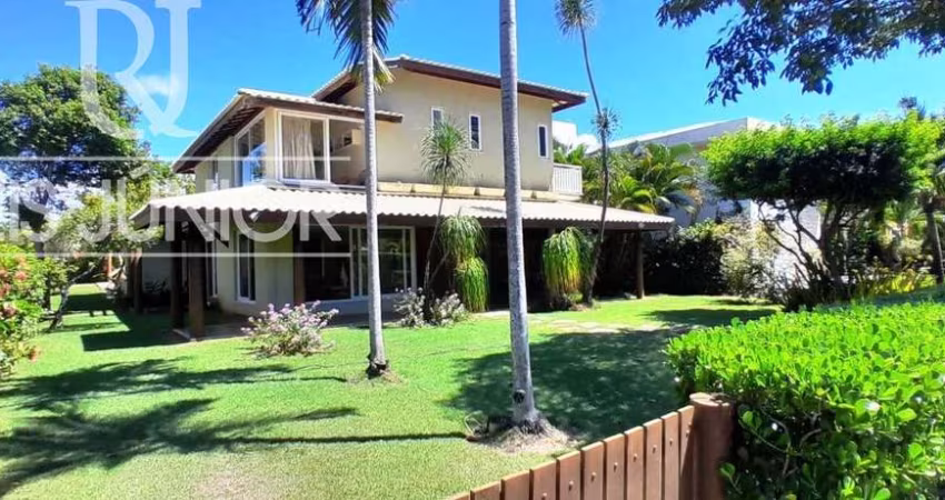 Luxuosa mansão em condomínio de alto padrão em Itacimirim (Monte Gordo), Camaçari-BA - 5 quartos, 5 suítes, 3 salas, 6 banheiros, 6 vagas, 500m².