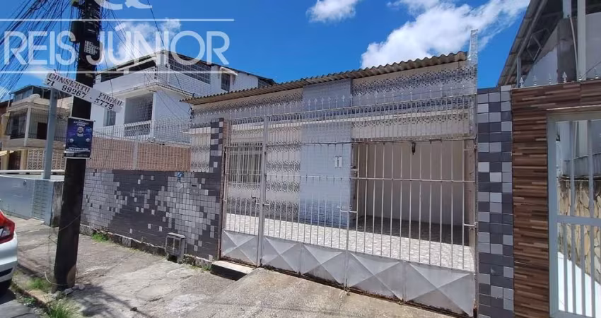 Imperdível Casa à Venda em Salvador-BA, no Bairro Iapi: 3 Quartos, 1 Sala, 1 Banheiro e 2 Vagas de Garagem!