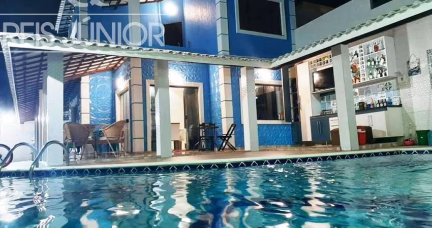 Casa com 4/4, piscina, a 1km  da Praia.