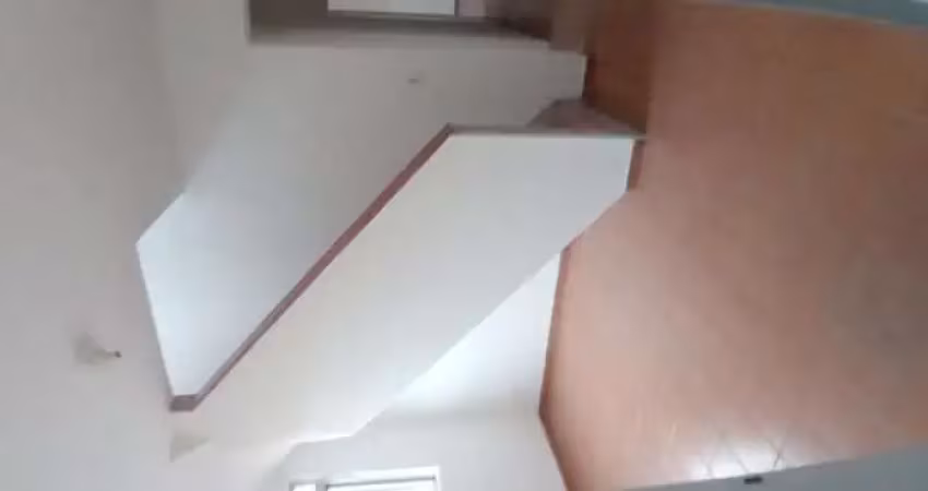 Um dormitório duplex com garagem e exclusiva área privativa