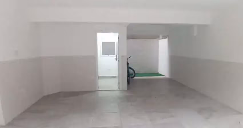 Casa triplex nova com duas vagas e churrasqueira na cobertur