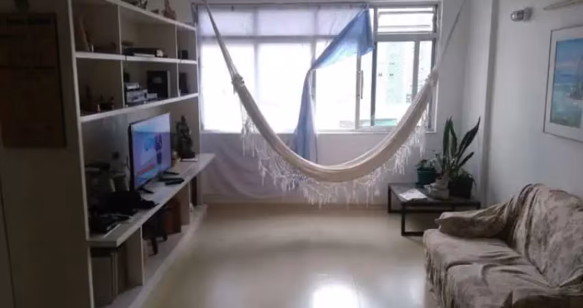 Dois dormitórios bem amplo com salão de festas, jogos e garagem, perto da praia