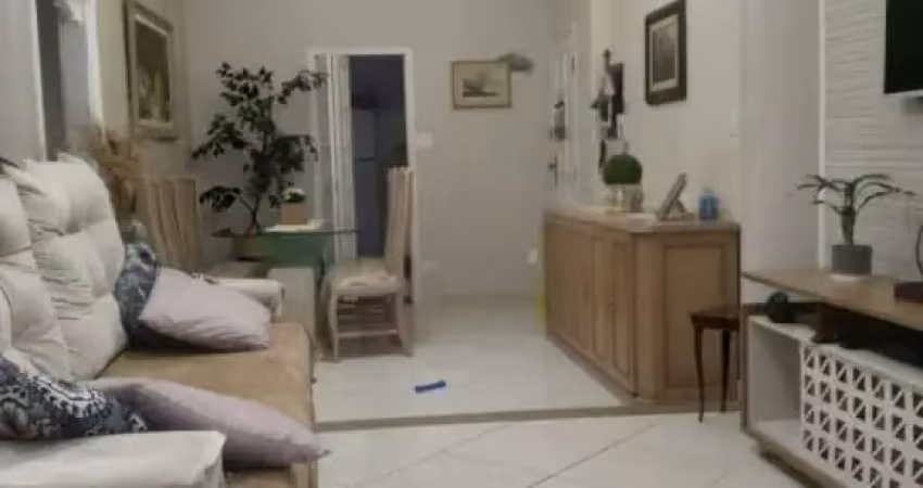 Térreo de dois dormitórios bem próximo da praia. ao lado
