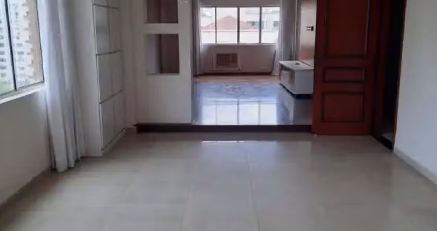 Três dormitórios amplo com dependência, duas vagas. 160 m2